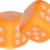 Merkloos 2x Grote Foam Dobbelsteen/dobbelstenen Oranje 12 Cm - Dobbelspellen - Spelletjes Met Dobbelstenen